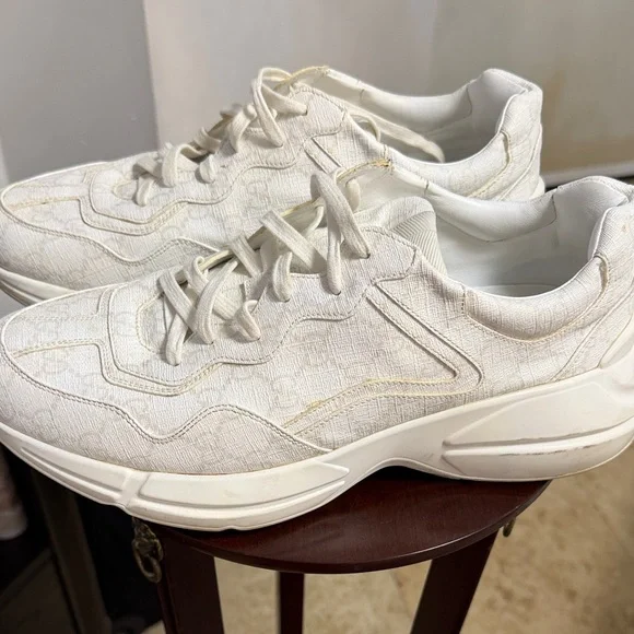 Gucci Cream Textured Sneakers